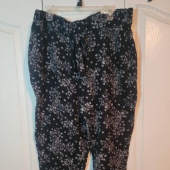 SO Pants - SO High Rise Tapered Pull-On Pants Size 2X Black Floral Lightweight